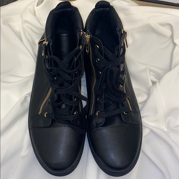 Guess men’s high tops! - Picture 2 of 3